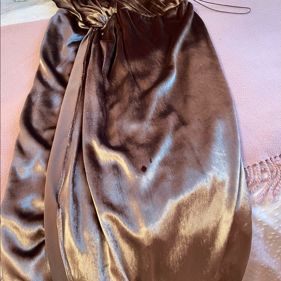 LAST CHANCE TO PURCHASE NEW MICHELLE MASON VELVET DRESS - Picture 5 of 5